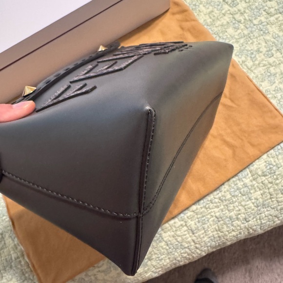 FENDI by the way Boston bag Medium with Python 🐍 - Picture 5 of 11